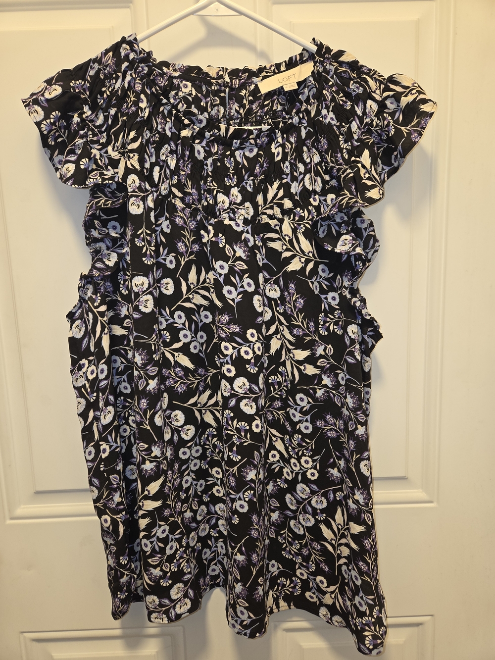 NWT Womens LOFT Black/blue/lilac Floral Ruffle Sleeve Blouse, Size XL
